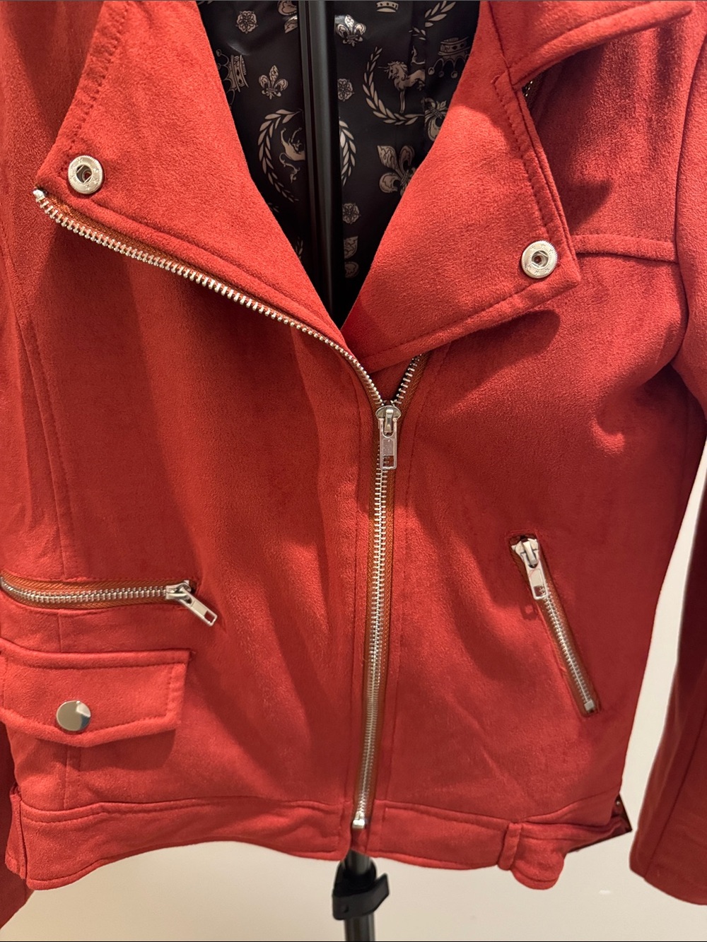 Red Motto - Picture 2 of 2